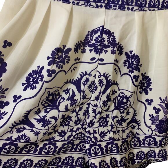 Lily Whyt Blue and White Fine China High Waisted Shorts Size 8 - Picture 5 of 14